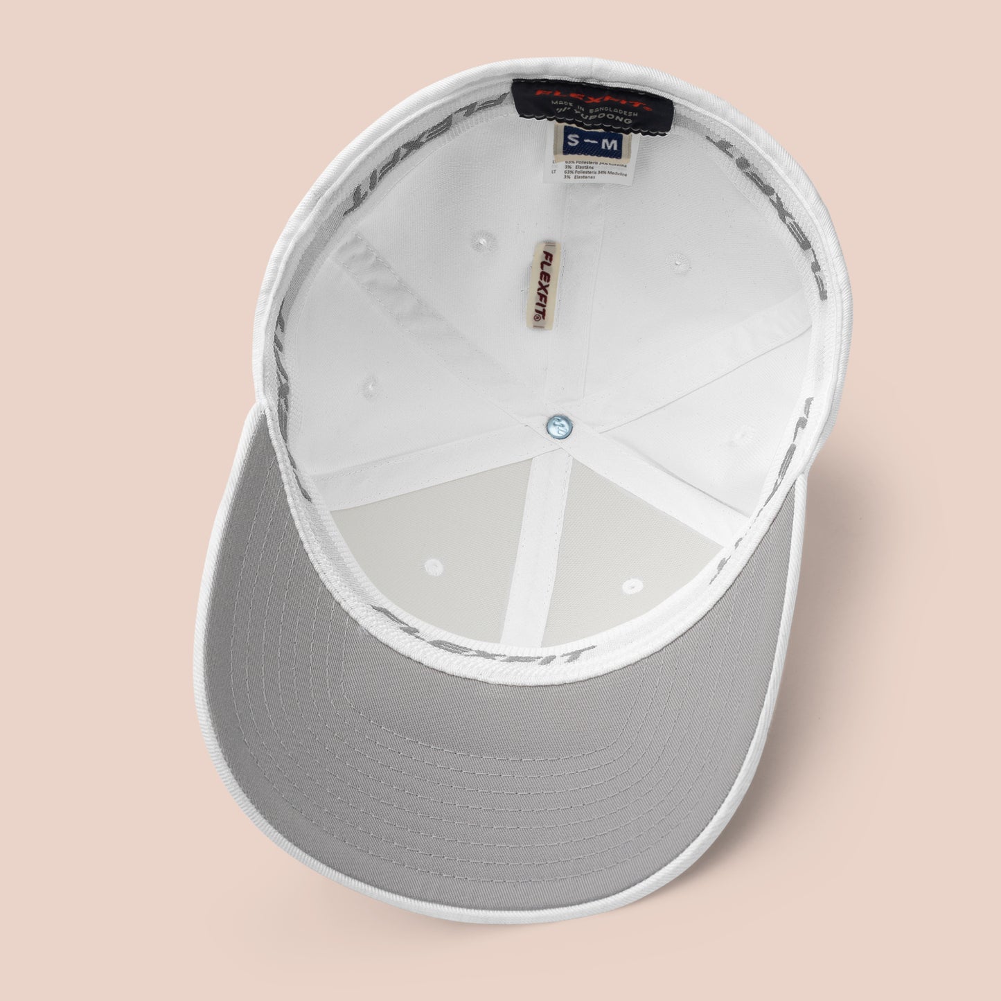 Casquette blanche avec dessin imprimé d'un chat et d'une souris. Vue de l'intérieur