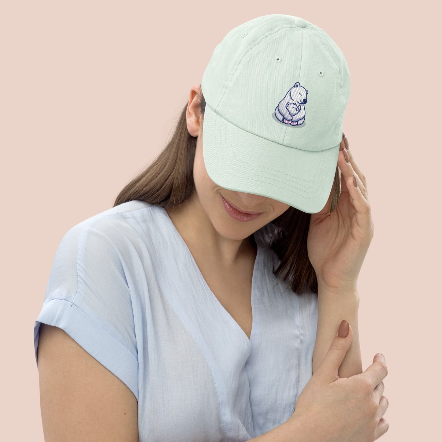 Femme portant une casquette vert menthe avec dessin ours polaire - Artic60