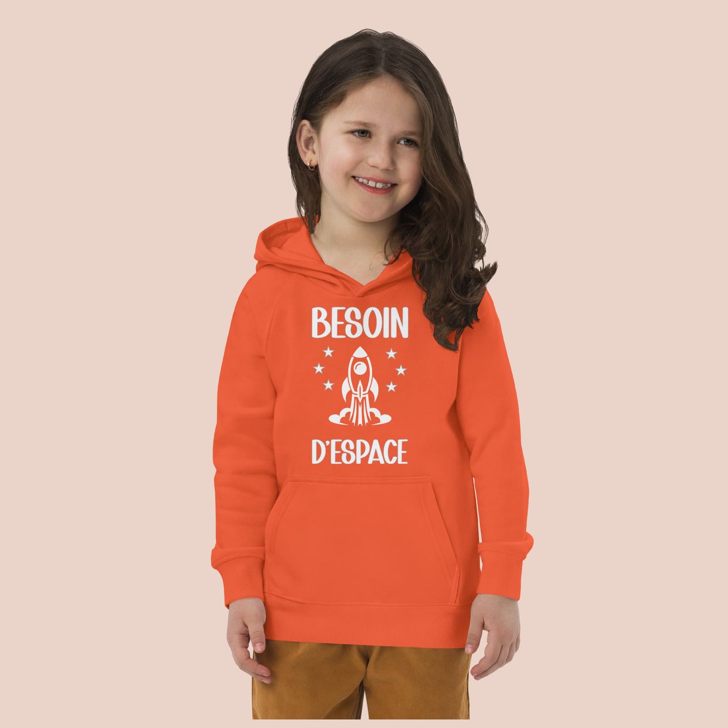 Enfant portant un hoodie orange au motif spatial - Artic60