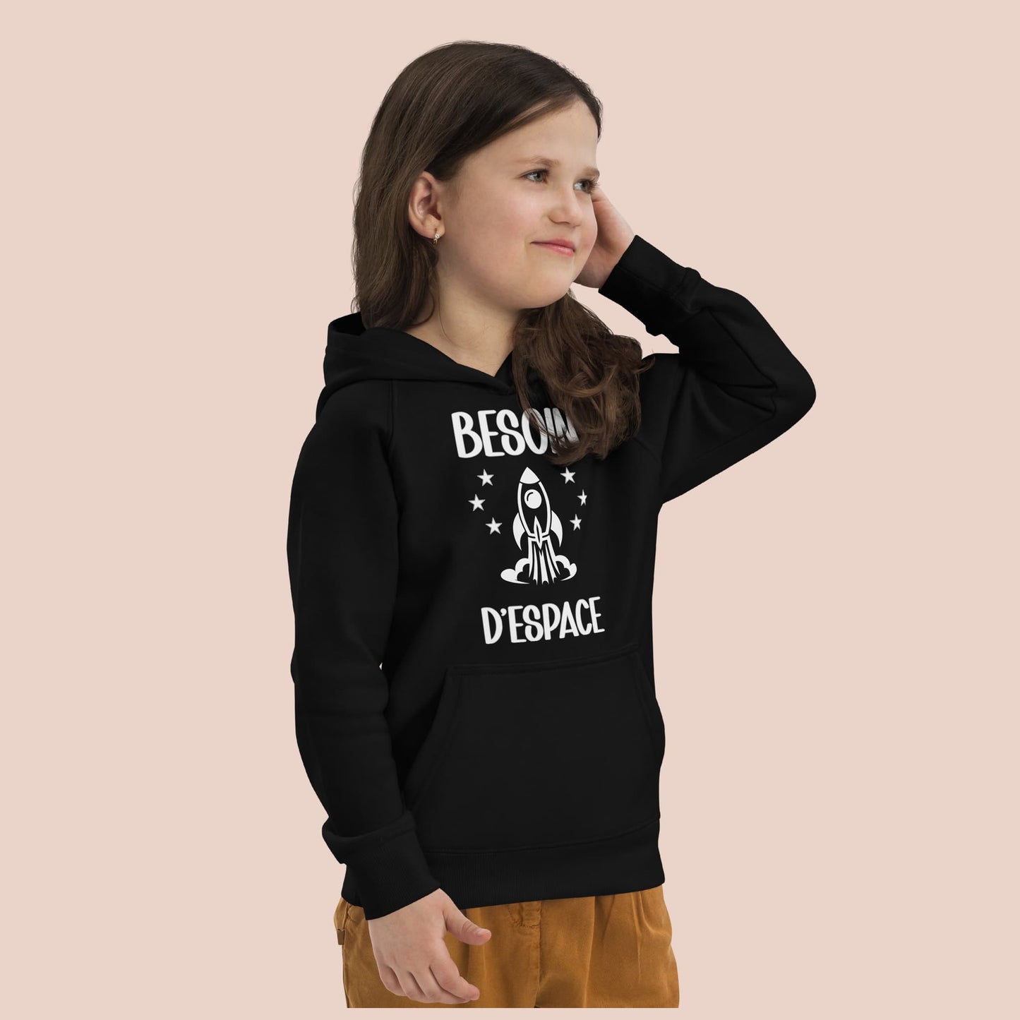 Jeune fille en hoodie noir avec fusée et étoiles - Artic60