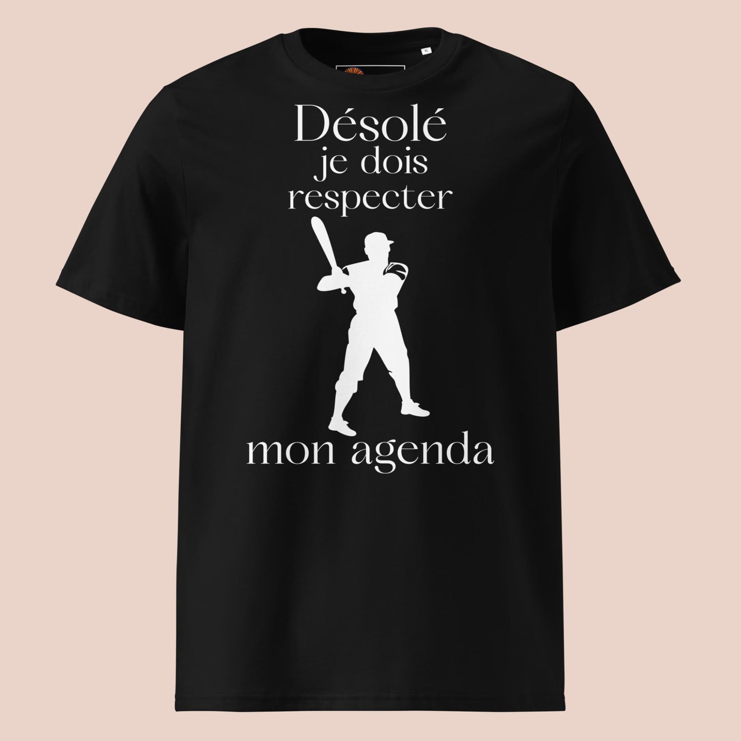 T-shirt noir à plat avec design blanc d’un joueur de baseball et message humoristique – Artic60