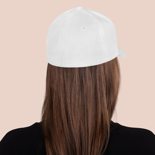 Casquette blanche avec dessin imprimé d'un chat et d'une souris. Vue arrière