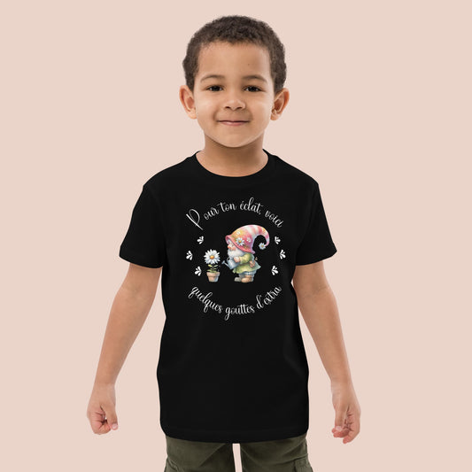 Garçon portant un t-shirt en coton bio noir avec lutin mignon et marguerite
