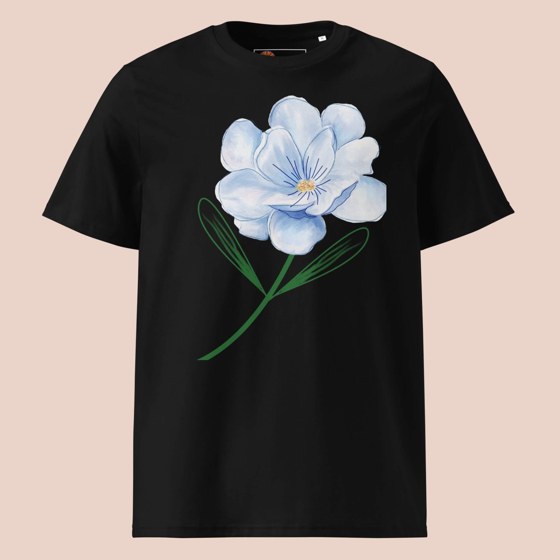 T-shirt noir en coton bio avec une grande fleur bleue en aquarelle imprimée sur le devant – Artic60